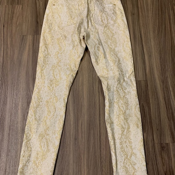 Beautiful Jeans - Picture 5 of 6